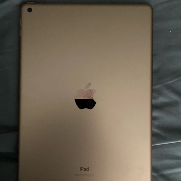 Brand new iPad (8th generation) rose gold 32gb - Picture 2 of 4